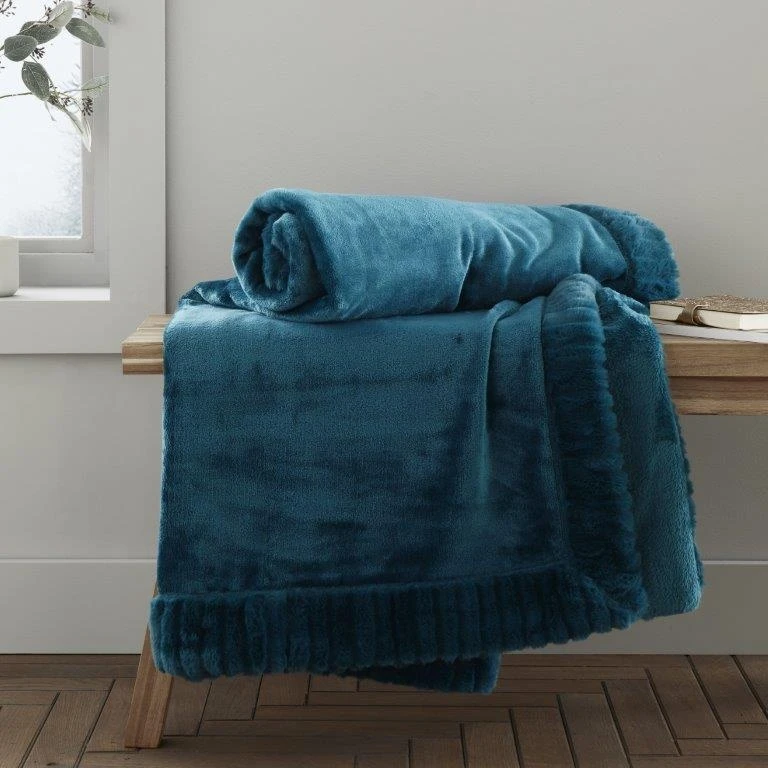 Catherine Lansfield Velvet & Fur Throw Teal 2 Catherine Lansfield Velvet & Fur Throw Teal - Image 2
