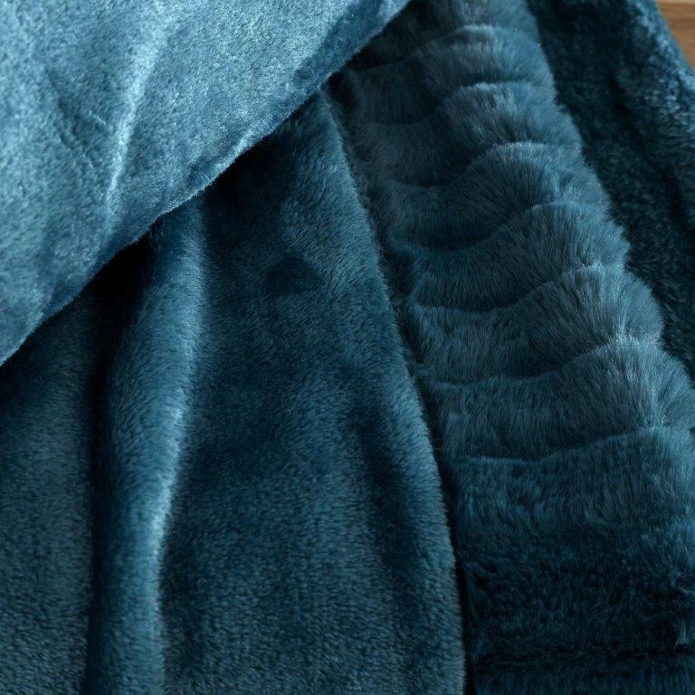 Catherine Lansfield Velvet & Fur Throw Teal 4 Catherine Lansfield Velvet & Fur Throw Teal - Image 4