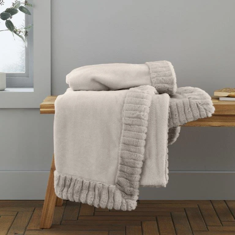 Catherine Lansfield Velvet & Fur Throw Natural 2 Catherine Lansfield Velvet & Fur Throw Natural - Image 2